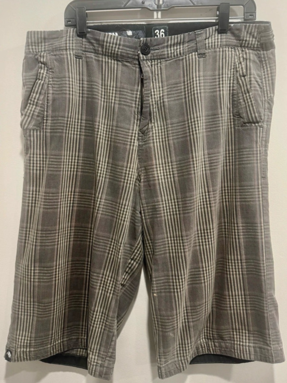 Vintage Y2K Lost Enterprises Plaid Skater Walkshorts Mens 36 Gray Baggy⁠